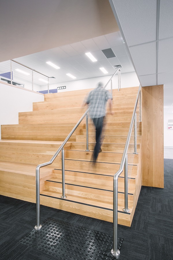 AmericanOakbyASH_Stairs_Stepahead_Mortim4