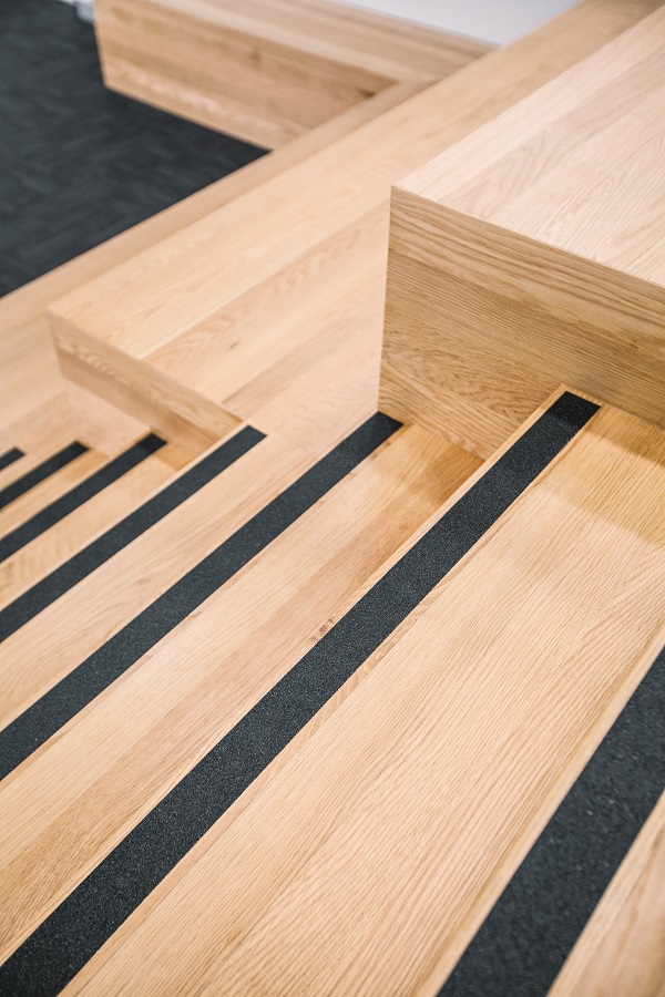 AmericanOakbyASH_Stairs_Stepahead_Mortim7