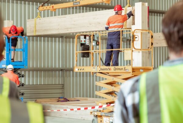 MASSLAM-Open-Day (77)_web Attendees at ASH's MASSLAM Open Day witnessing a live, full-scale installation demonstration of our MASSLAM bearing connection at our Heyfield mass timber production facility.