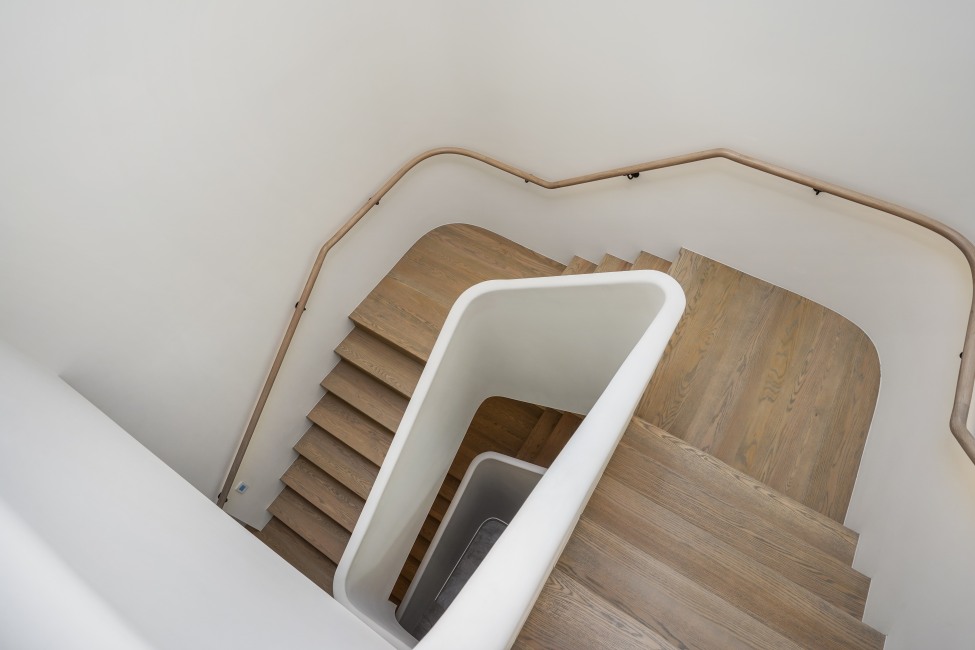 Glacial Oak (American Oak) staircase in Cochran Avenue by Trinity Stairs