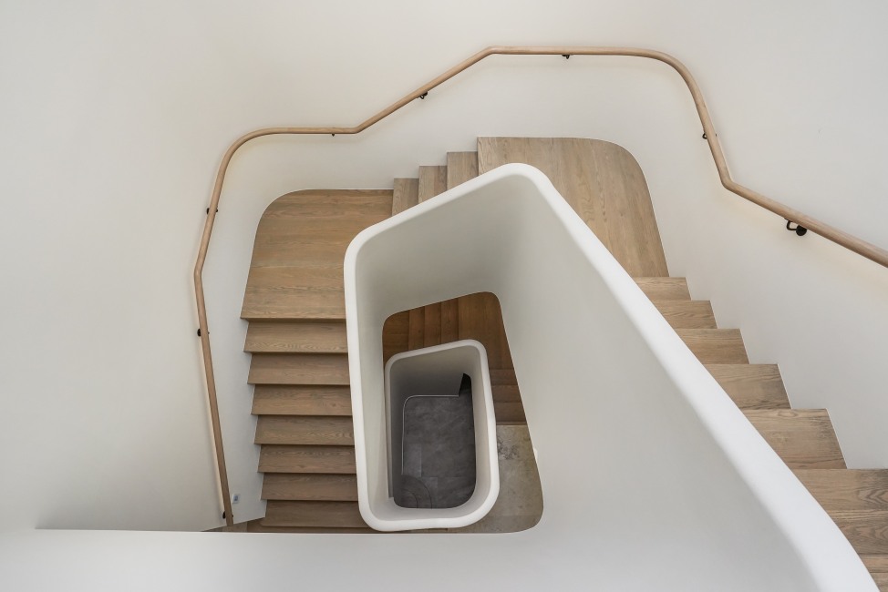 Glacial Oak (American Oak) staircase in Cochran Avenue by Trinity Stairs