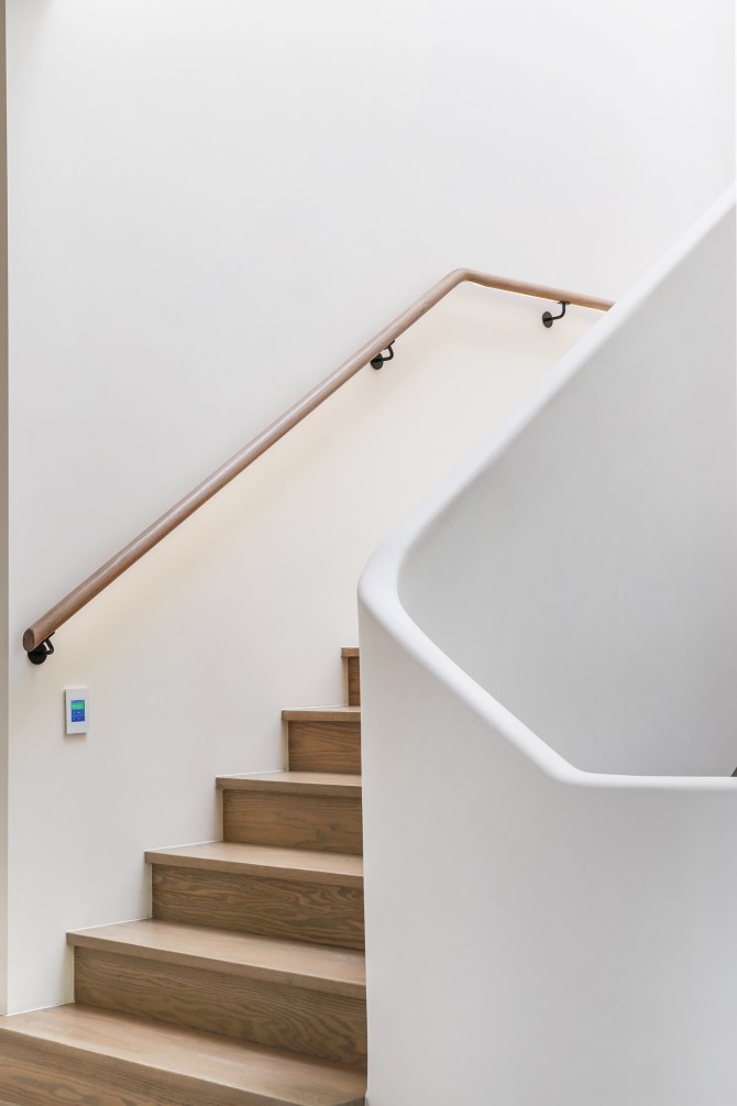 Glacial Oak (American Oak) staircase in Cochran Avenue by Trinity Stairs