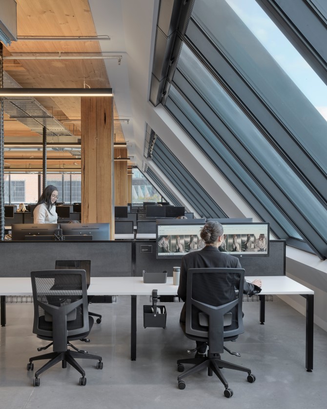 Decjuba head office in Cremore, Victoria feature exposed mass timber (MASSLAM) columns in Tasmanian Oak.