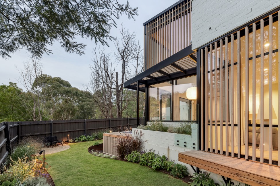 External facade of Denman Avenue by Orbis Constructions featuring ASH's IronOak external hardwood battens, cladding and screening.