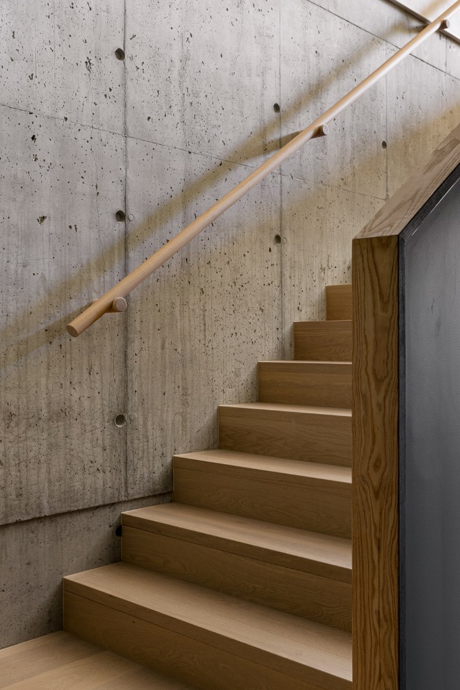 ASH's Glacial Oak hardwood used in custom-built timber staircases in Denman Avenue. By Nala Design and Orbis Constructions.