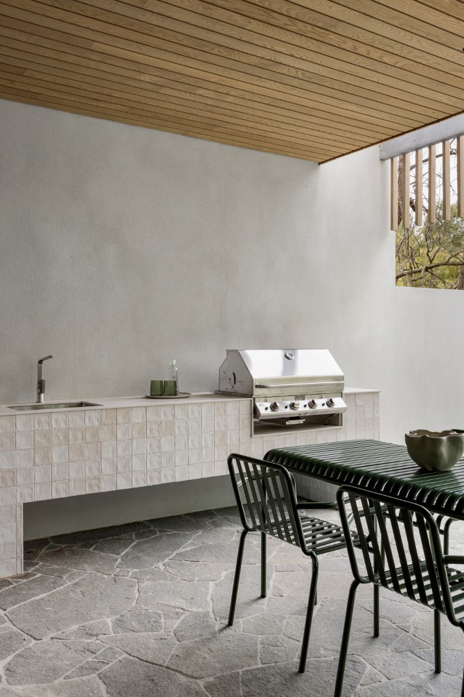 ASH's IronOak used throughout Denman Avenue including as ceiling lining in the outdoor entertaining space. By Nala Design and Orbis Constructions.