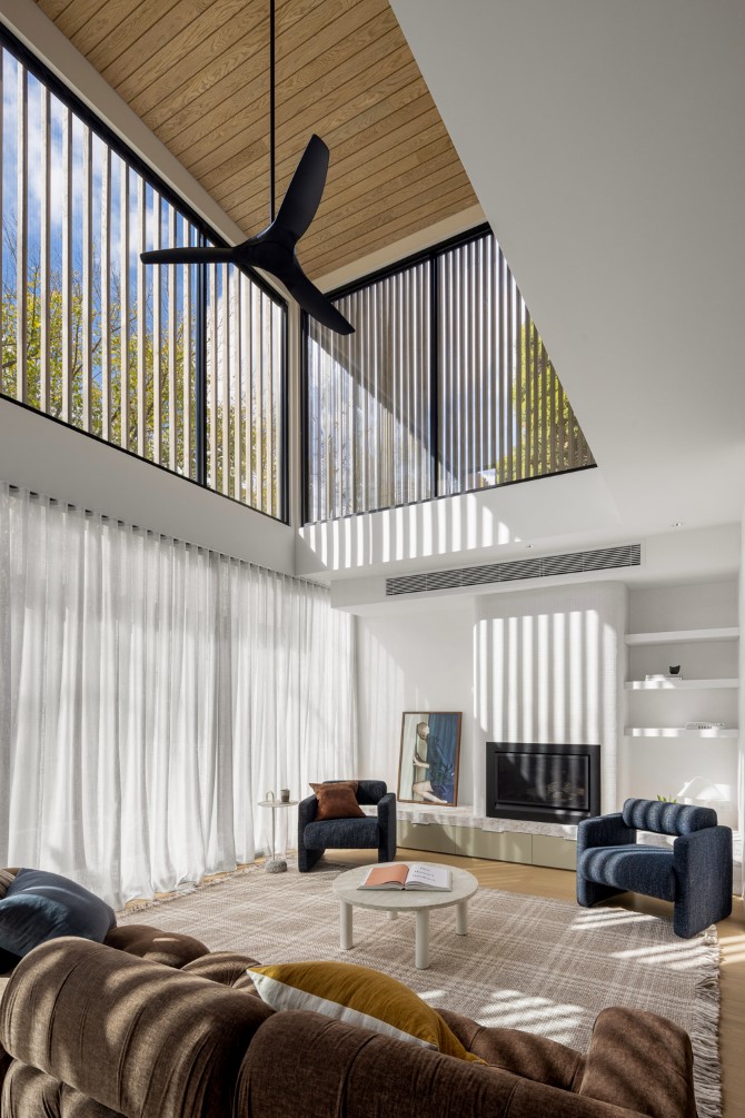 ASH's IronOak used throughout Denman Avenue as ceiling lining in the impressive main living void. By Nala Design and Orbis Constructions.