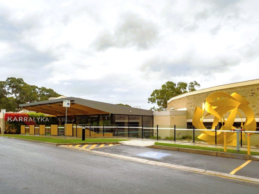 Karralyka Theatre in Ringwood has a new foyer featuring Plantation Oak mass timber and external battens.